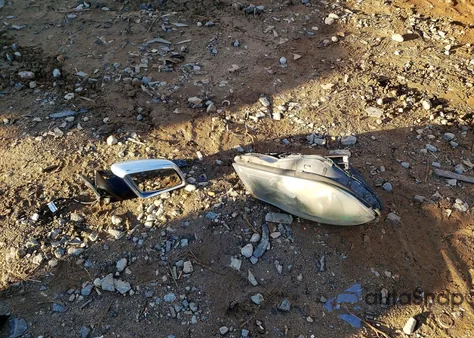 2013 Mercedes-Benz C 250 z USA, uszkodzony, nr VIN WDDGF4HB0DR272145